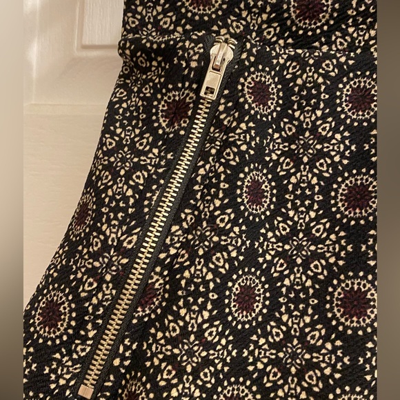 Le Lis Zip Pocket Skirt - Picture 3 of 4